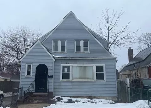 34 Frazier St, Hempstead, NY 11550