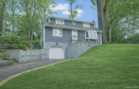 67 Kissam Ln, Glen Head, NY 11545