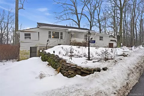 384 Tempaloni Rd, Ellenville, NY 12428