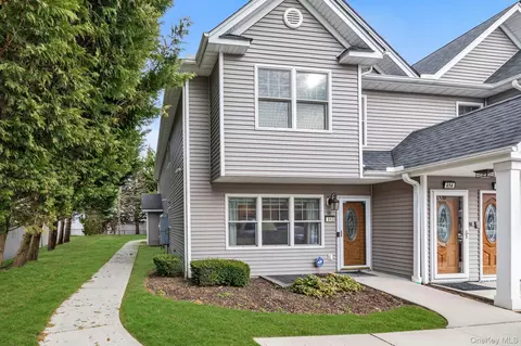 608 Carman Ave #A13, Westbury, NY 11590