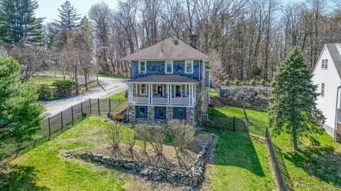 12 Sunset Hts, Monroe, NY 10950