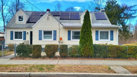 1 Lawrence Rd, Poughkeepsie, NY 12601