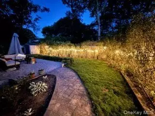 24 Woodridge Rd, Hampton Bays, NY 11946