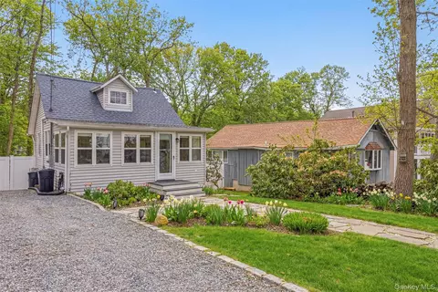 66 Chestnut Ave, Setauket, NY 11733