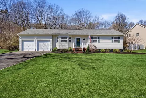 4 Doral Ln, Yaphank, NY 11980
