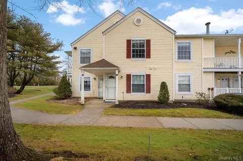 204 Fairview Cir, Middle Island, NY 11953