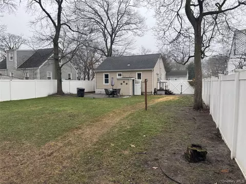 Exterior - 41 W 6th St, Patchogue, NY 11772 photo 5 of 7