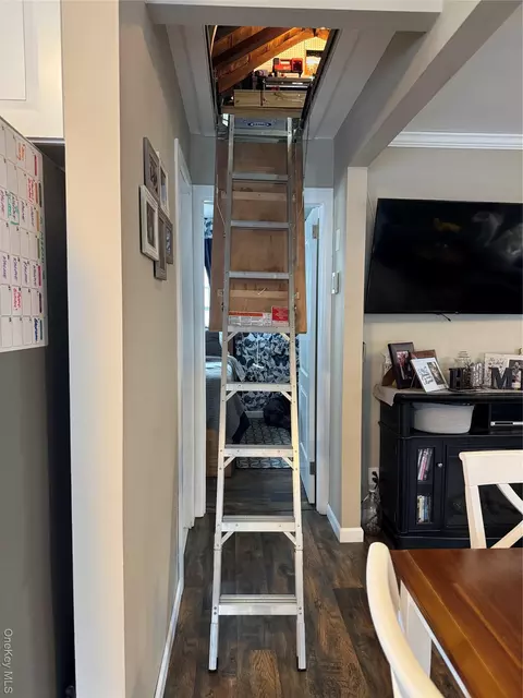 Entry Way - 41 W 6th St, Patchogue, NY 11772 photo 1 of 1