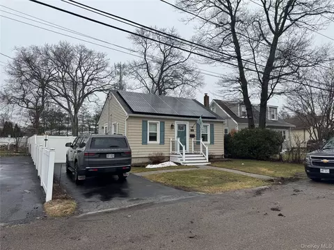 Exterior - 41 W 6th St, Patchogue, NY 11772 photo 2 of 7