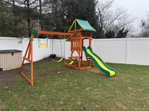 Exterior - 41 W 6th St, Patchogue, NY 11772 photo 6 of 7