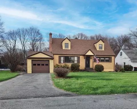 22 Carmen Dr, Poughkeepsie, NY 12603