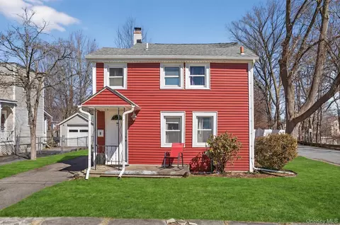 8 John St, Port Jervis, NY 12771