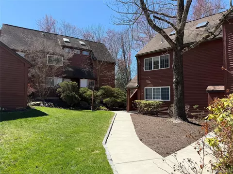 702 Autumn Ln, Southeast, NY 10509