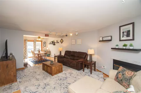 10 Franklin Pl, Washingtonville, NY 10992