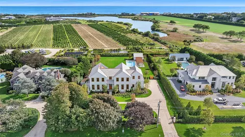 522 Wickapogue Rd, Southampton, NY 11968