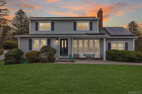 19 Alyssum Ave, Huntington, NY 11743