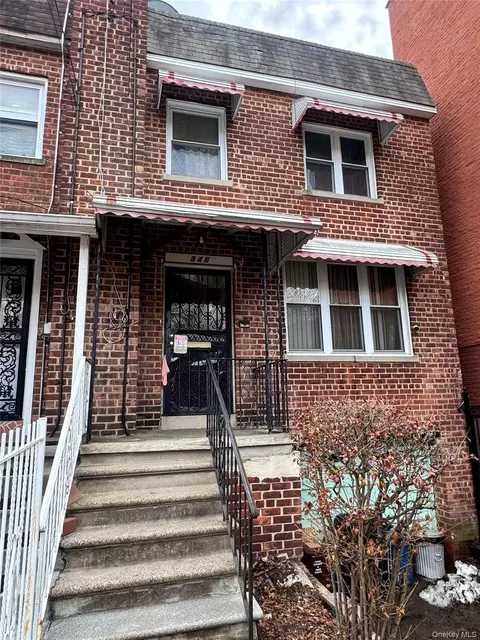 946 E 215th St, New York, NY 10469