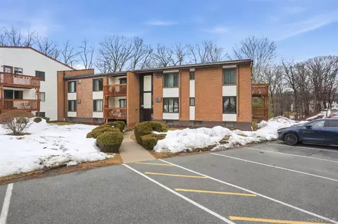 3 Hook Rd #15A, Poughkeepsie, NY 12601