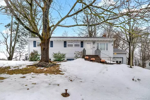 46 Stephanie Ln, Poughkeepsie, NY 12603