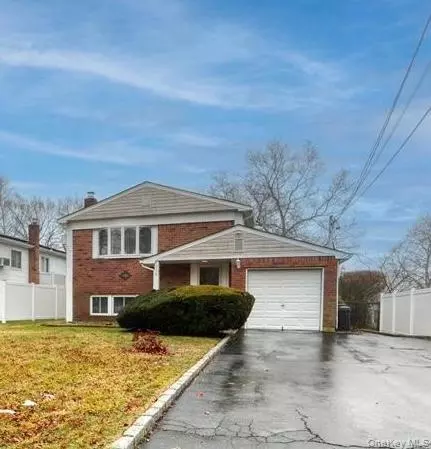 386 Southport St, Ronkonkoma, NY 11779