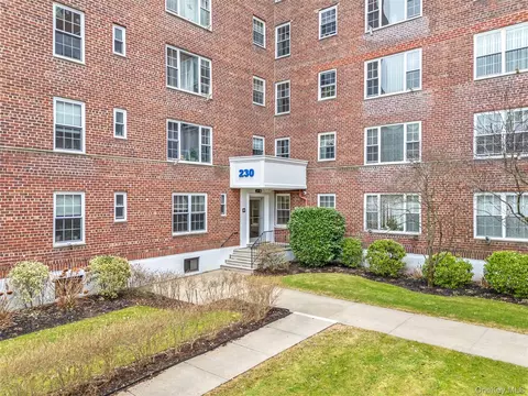 230 Pelham Rd #4L, New Rochelle, NY 10805