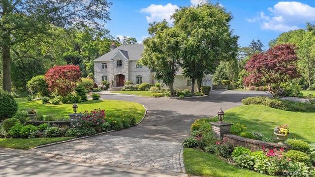 10 Overbrook Ln, Glen Head, NY 11545
