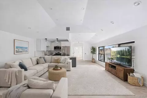 953 Tilden St, New York, NY 10469