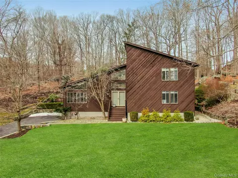17 Chester Ct, Cortlandt, NY 10567