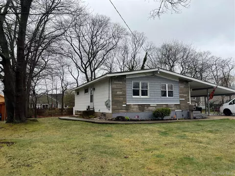 76 Samuel St, Ronkonkoma, NY 11779