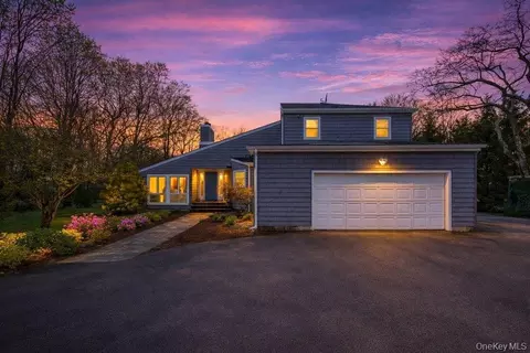 4 Monte Ln, Center Moriches, NY 11934