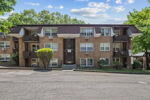160 E Kearsing Pkwy, Ramapo, NY 10952