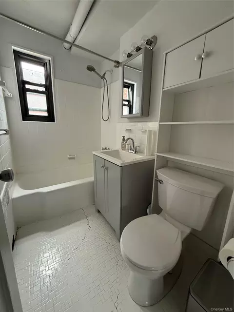 Bath - 163-04 17th Ave #LOWER, Whitestone, NY 11357 photo 1 of 1