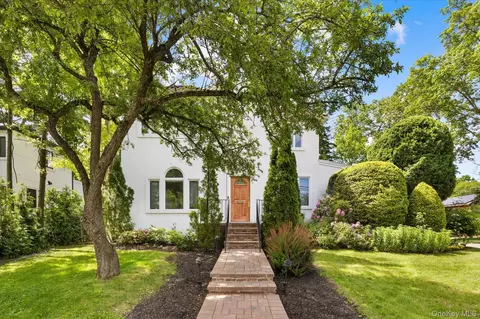 118 Baker Hill Rd, North Hempstead, NY 11023