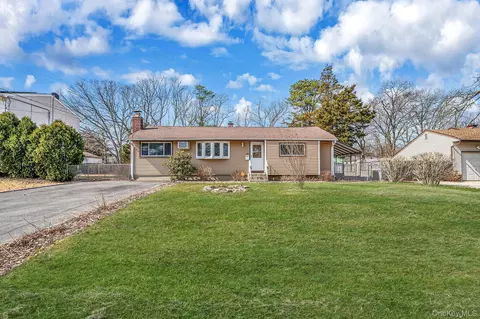156 Gibbs Rd, Central Islip, NY 11722