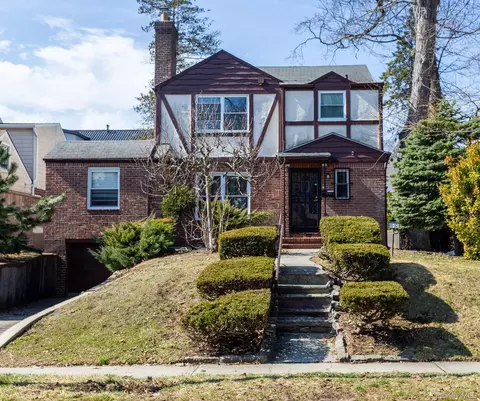 85-32 213th St, New York, NY 11427