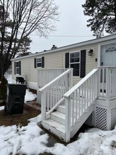 A9 Ash St, Riverhead, NY 11901 photo 2
