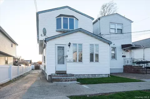 72 Oakley Ave, Elmont, NY 11003