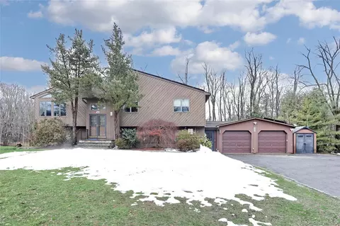 42 Cragmere Rd, Ramapo, NY 10901