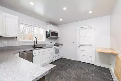 117 Fulton Ave, Mastic, NY 11950
