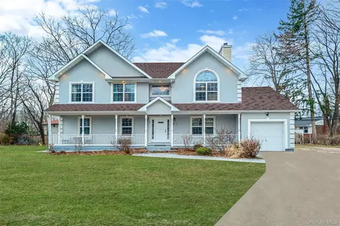 6 Denmark Ct, Huntington, NY 11743