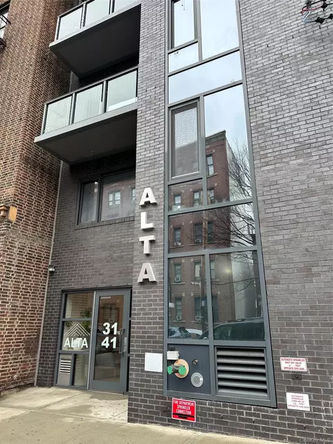 3141 29th St #5B, Astoria, NY 11106