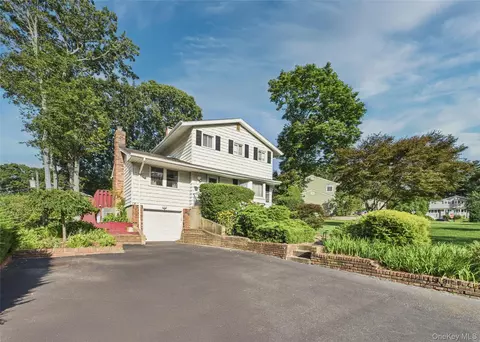 5 Gristmill Dr, Kings Park, NY 11754