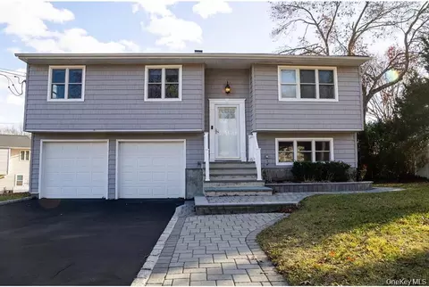 58 Hauppauge Rd, Hauppauge, NY 11788