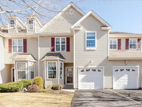 29 Snowdance Ln, Nesconset, NY 11767