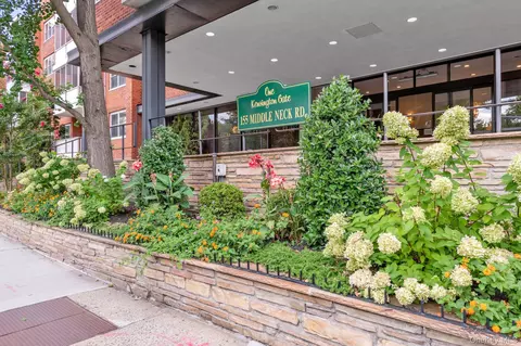 1 Kensington Gate #PH 11, North Hempstead, NY 11021