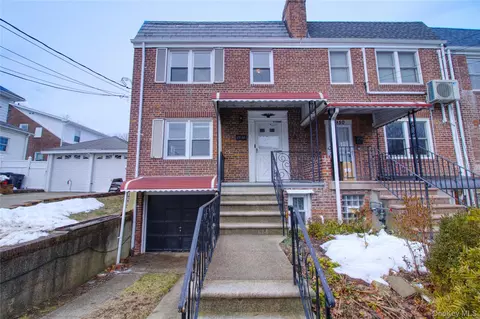 2952 172nd St, Flushing, NY 11358