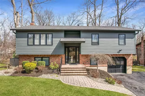 11 Foxburn St, Clarkstown, NY 10956