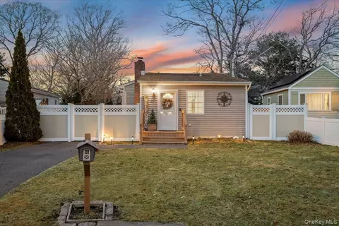 65 Pearl Ave, Holtsville, NY 11742