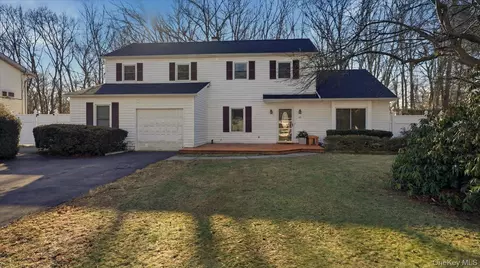 63 Patricia Ln, South Setauket, NY 11720