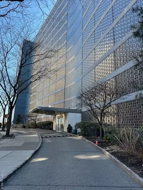2400 Johnson Ave #4H, New York, NY 10463